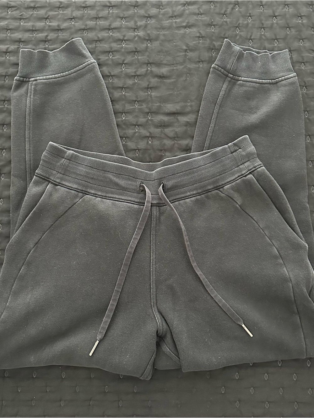 Lululemon Athletica Joggers sweatpants size 6